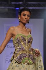 Model walk the ramp for Talent Box Arpita Mehta show at LFW 2013 Day 2 in Grand Haytt, Mumbai on 24th Aug 2013 (19).JPG
